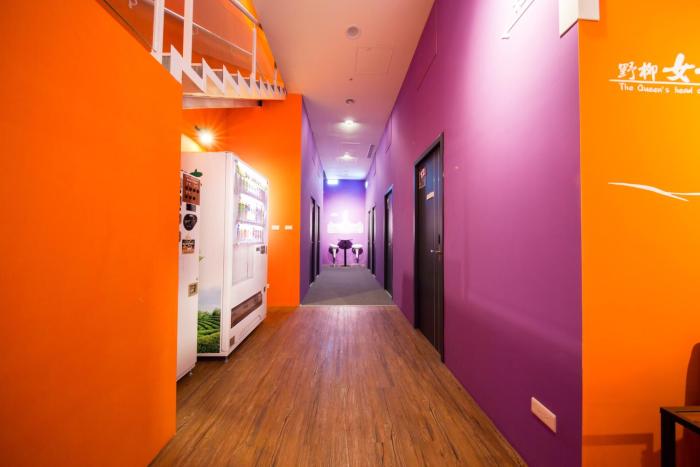 sleepbox hotel ximen