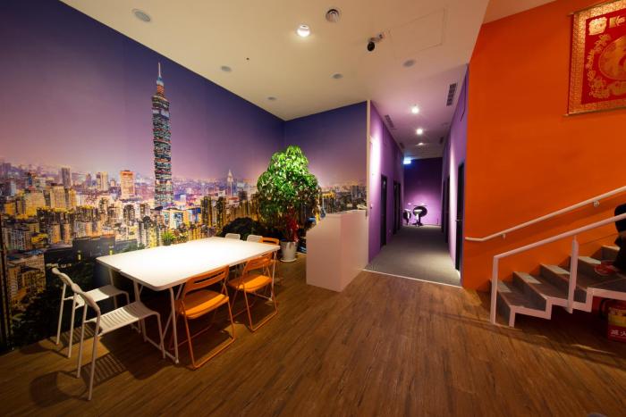 sleepbox hotel ximen