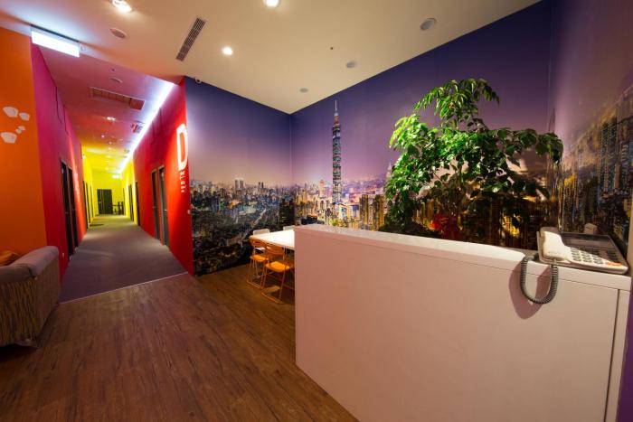 sleepbox hotel ximen