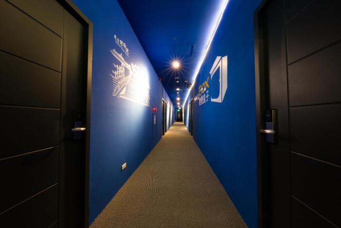 sleepbox hotel ximen