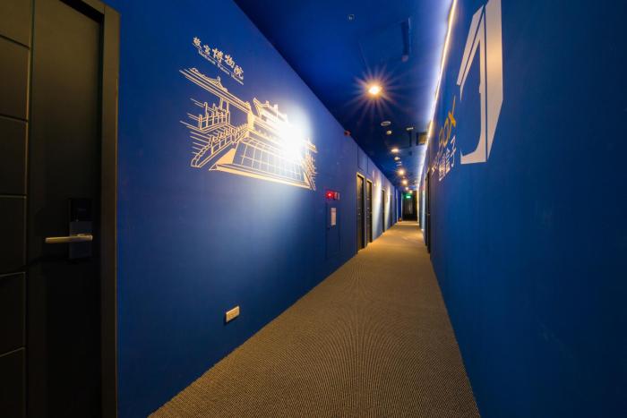 sleepbox hotel ximen