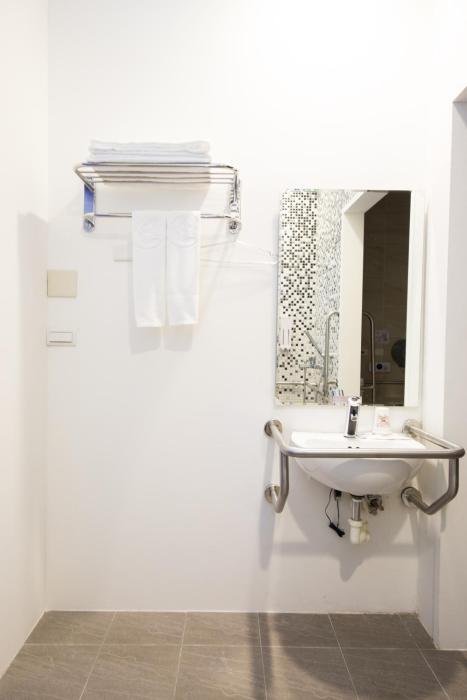 sleepbox hotel ximen