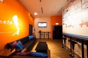 sleepbox hotel ximen