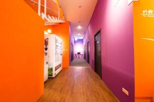 sleepbox hotel ximen