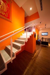 sleepbox hotel ximen