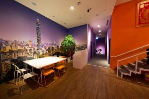 sleepbox hotel ximen