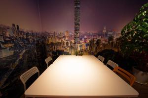 sleepbox hotel ximen