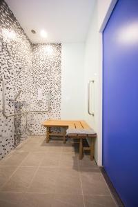 sleepbox hotel ximen