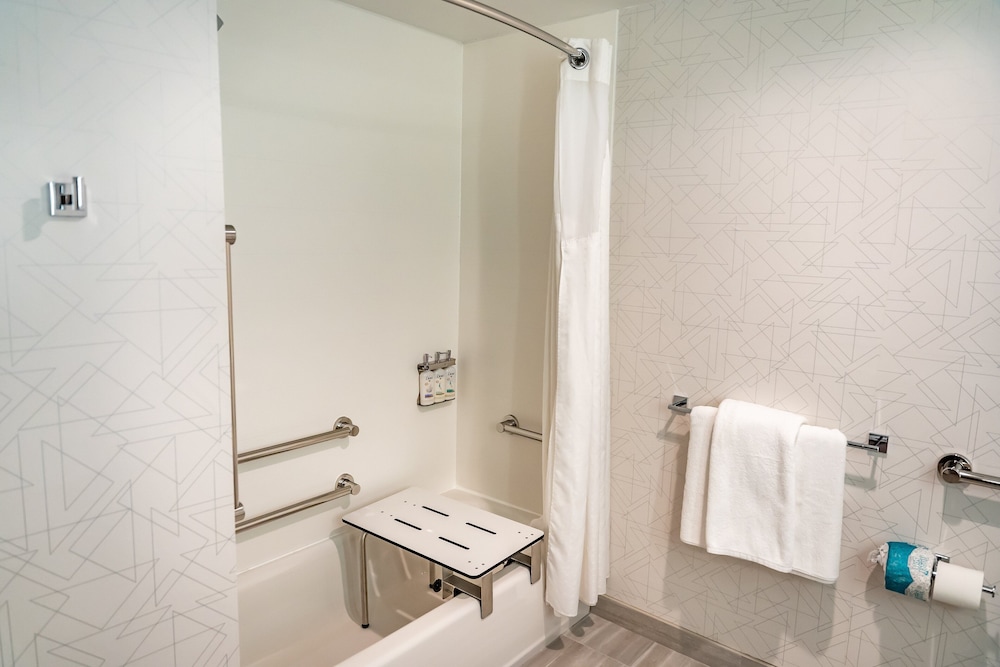 holiday inn express and suites west chester