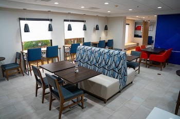 holiday inn express hotel and suites west chester by ihg