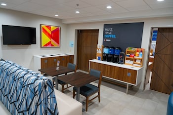 holiday inn express hotel and suites west chester by ihg