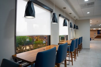 holiday inn express hotel and suites west chester by ihg