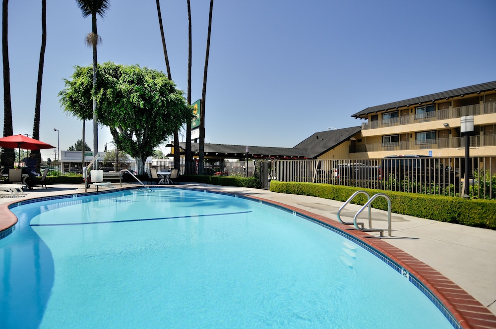 Vagabond Inn Whittier,Los Angeles County>>Los Angeles,2 star
