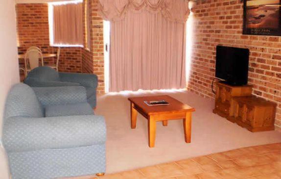 lake haven motor inn and palms restaurant