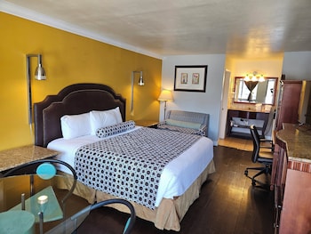 fullerton inn near medieval times