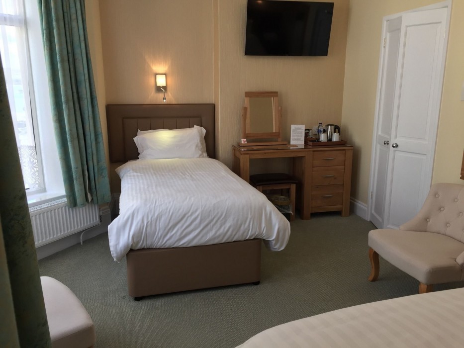 edgcumbe guest house adults only