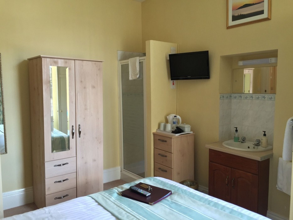edgcumbe guest house adults only