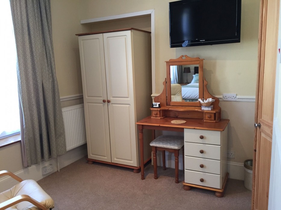 edgcumbe guest house adults only
