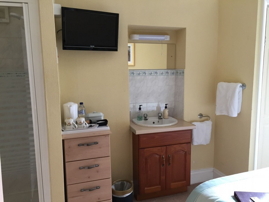 edgcumbe guest house adults only