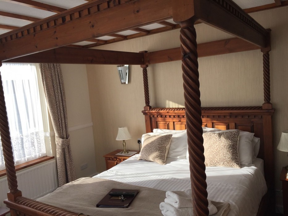 edgcumbe guest house adults only