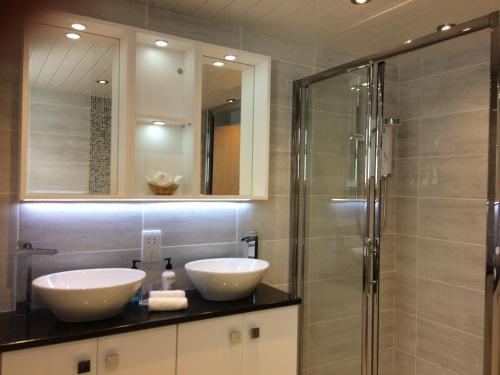 edgcumbe guest house adults only