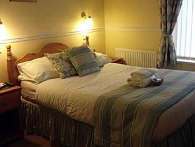 edgcumbe guest house adults only