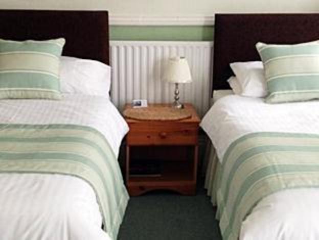 edgcumbe guest house adults only
