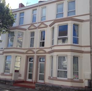 edgcumbe guest house adults only