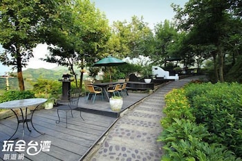 Gold Stone Crescent Moon Light,Keelung>>Jiufen,4 star