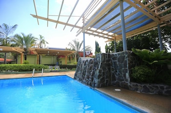 subic bay peninsular hotel