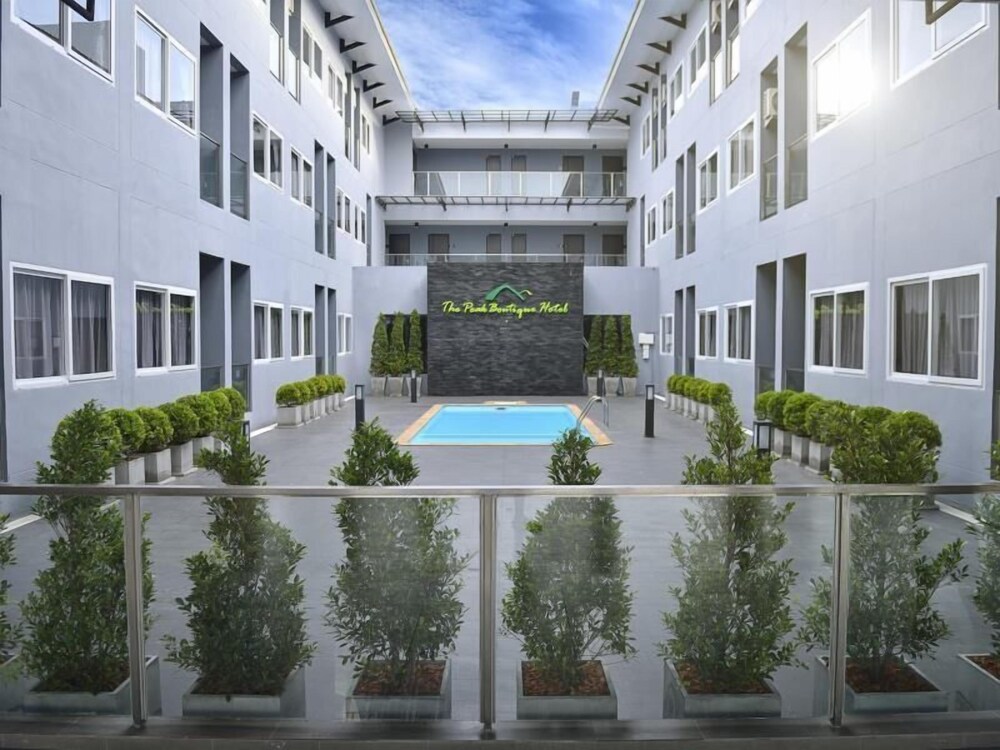 the peak boutique hotel