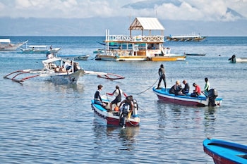 Angelyn's Dive Resort,Puerto Galera>>Maricaban Island,3 star