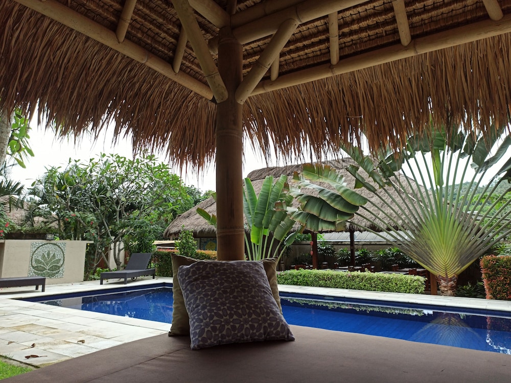 mama bellas retreat