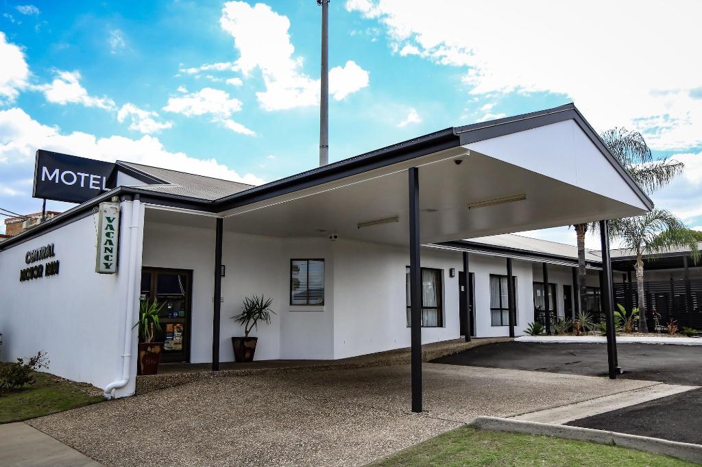 the club motor inn chinchilla