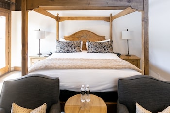 Main Lodge Luxury King Room With Hot Tub Hotel Room By Redawning,7700 Stein Way,4 star