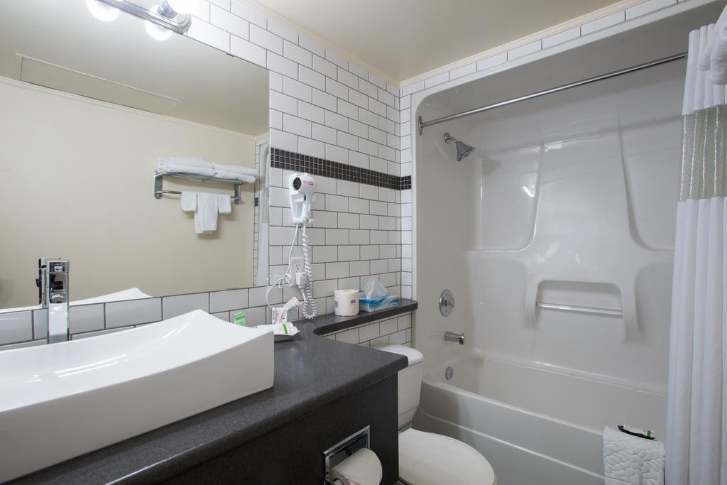 divya sutra plaza and conference centre vernon bc