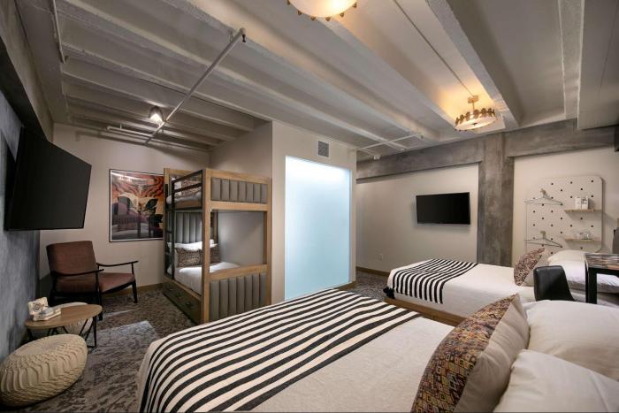 the wayfarer downtown la tapestry collection by hilton