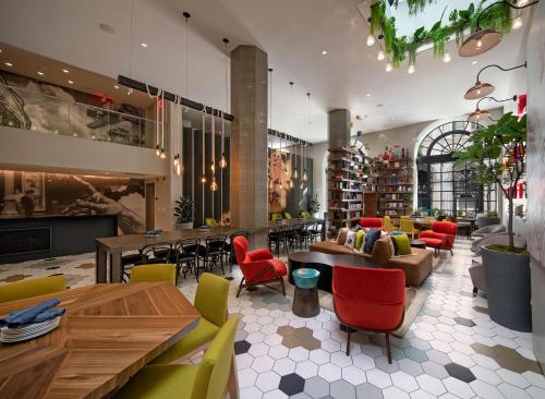 the wayfarer downtown la tapestry collection by hilton