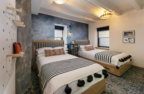 the wayfarer downtown la tapestry collection by hilton