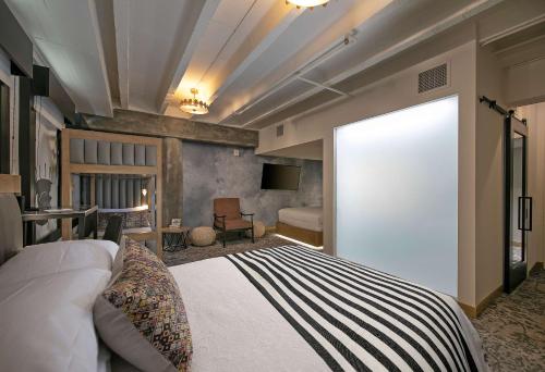 the wayfarer downtown la tapestry collection by hilton