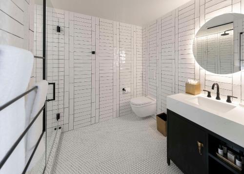 the wayfarer downtown la tapestry collection by hilton