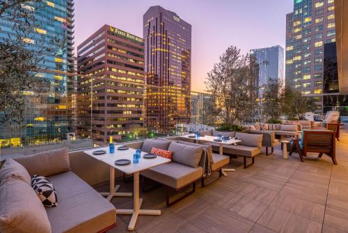 the wayfarer downtown la tapestry collection by hilton