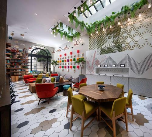 the wayfarer downtown la tapestry collection by hilton