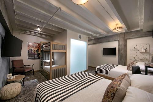 the wayfarer downtown la tapestry collection by hilton