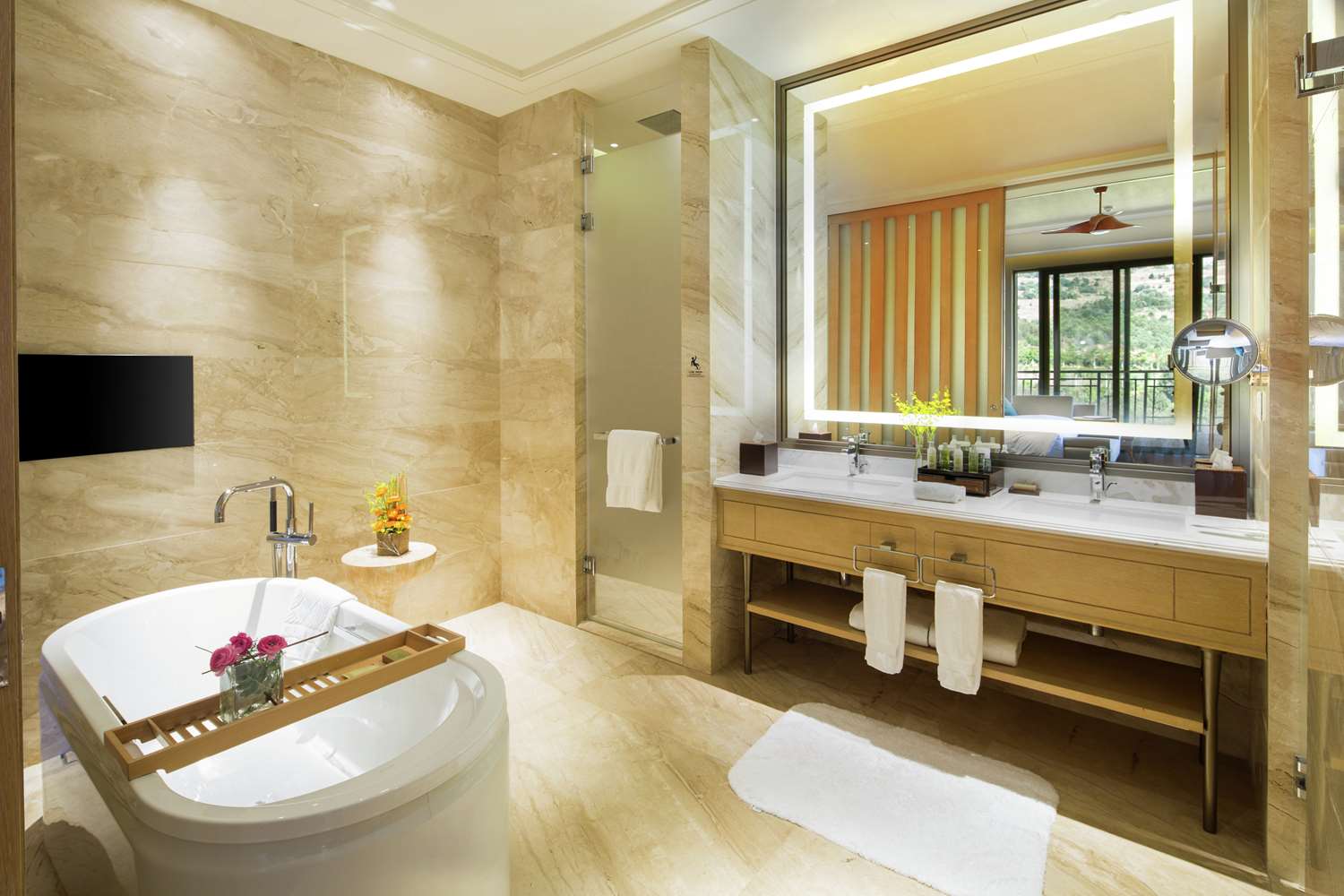 hilton yuxi fuxian lake