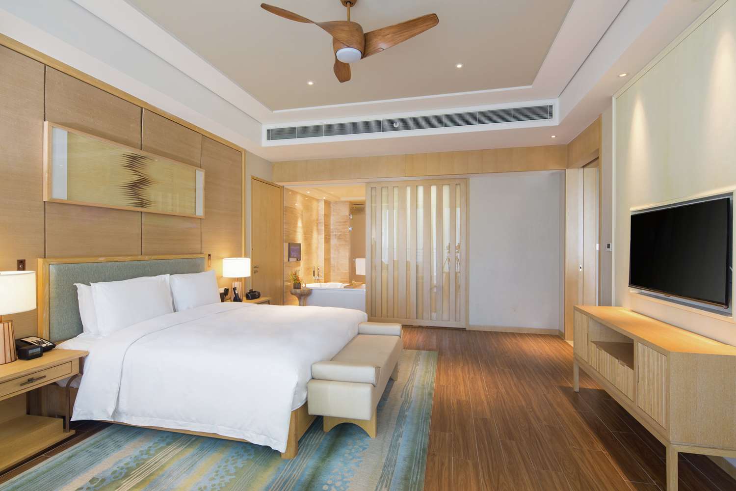 hilton yuxi fuxian lake