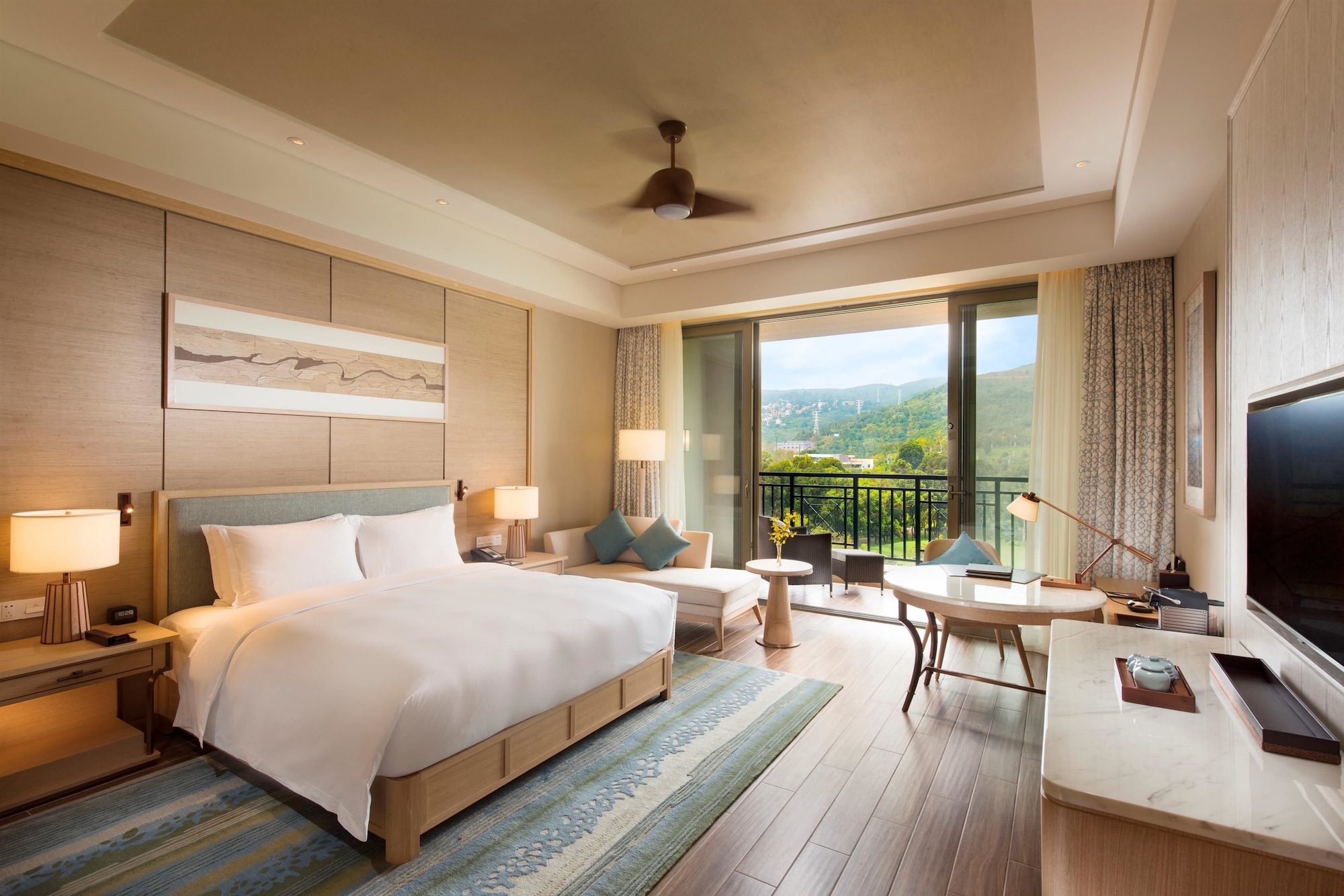 hilton yuxi fuxian lake