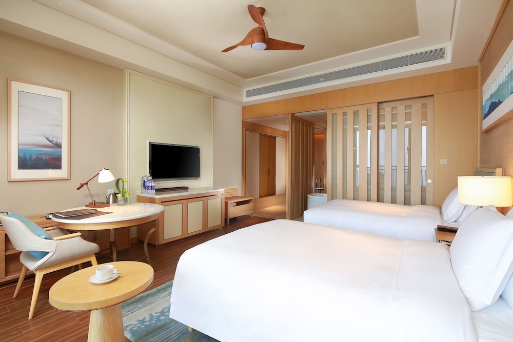 hilton yuxi fuxian lake