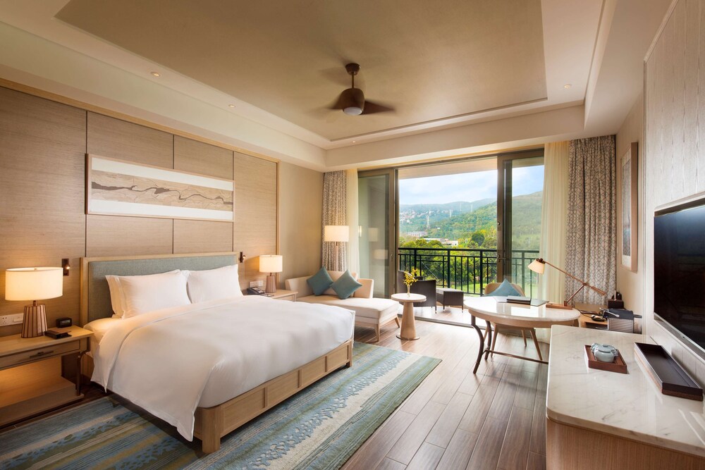 hilton yuxi fuxian lake