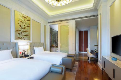 hilton yuxi fuxian lake